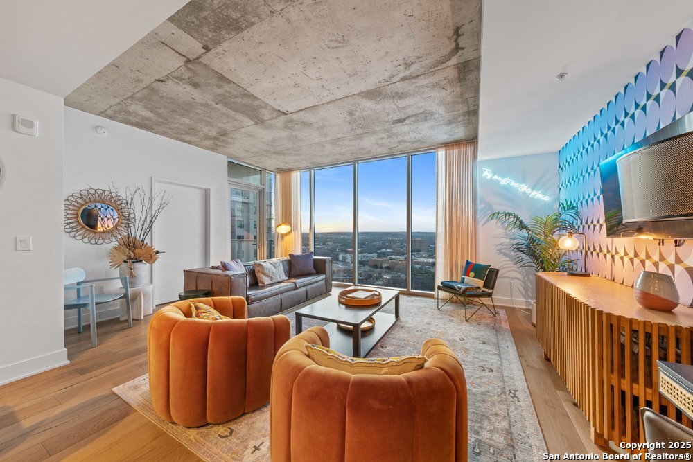 48 East Ave 2610