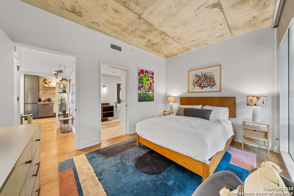 48 East Ave 2610
