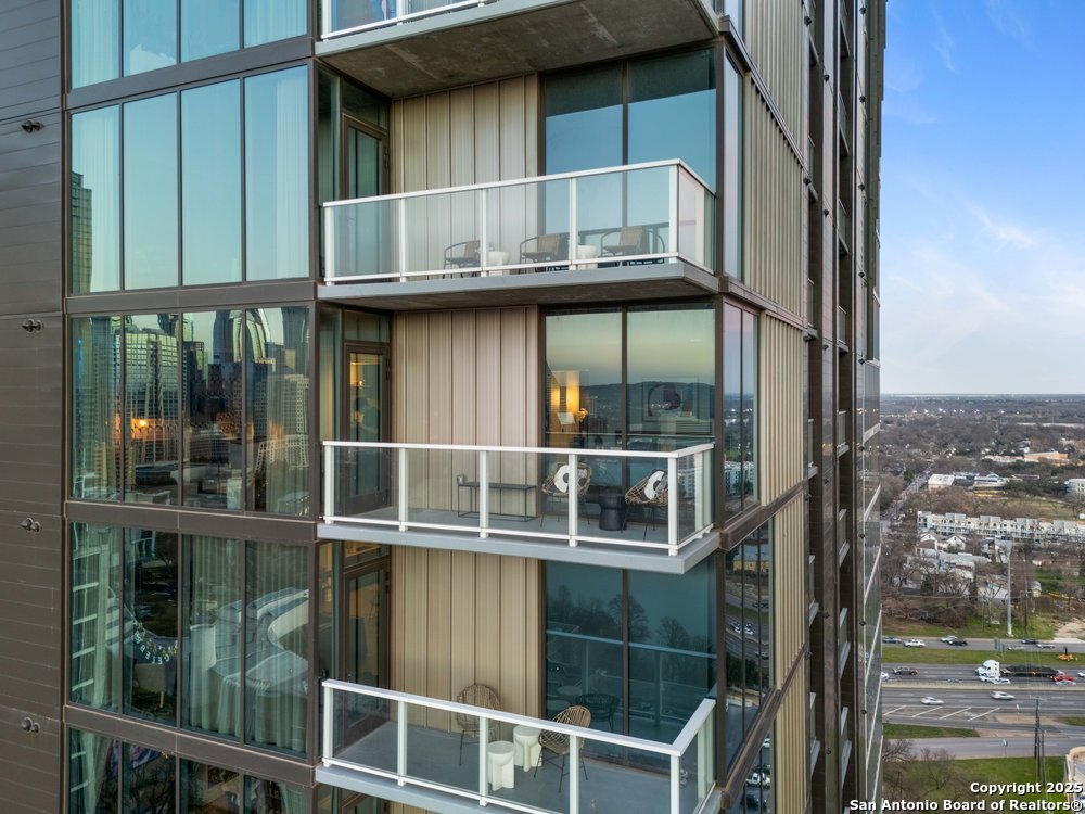 48 East Ave 2610