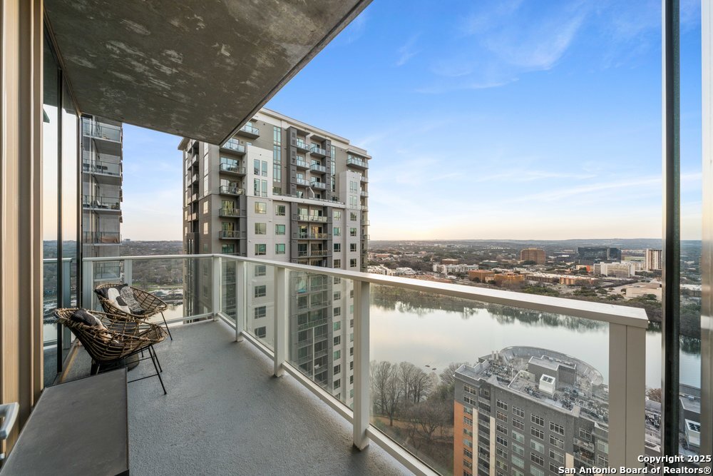 48 East Ave 2610