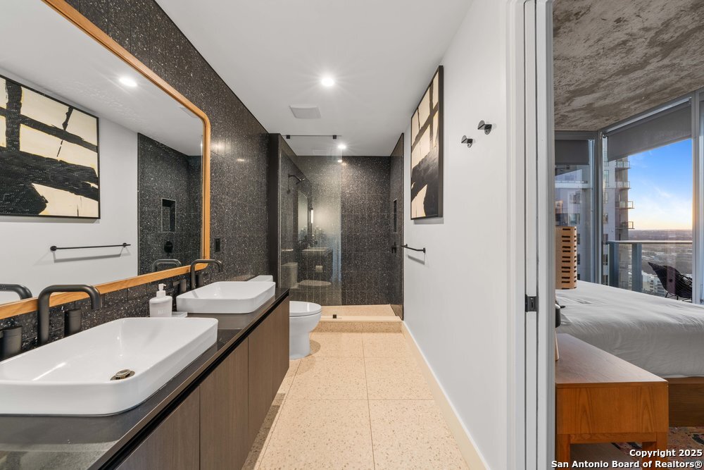 48 East Ave 2610