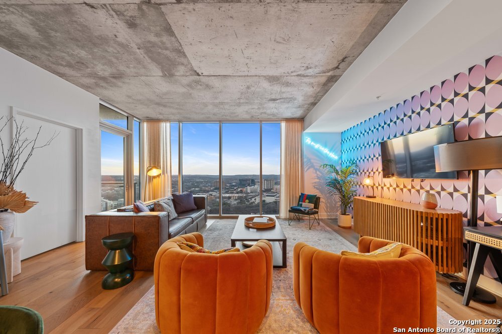 48 East Ave 2610