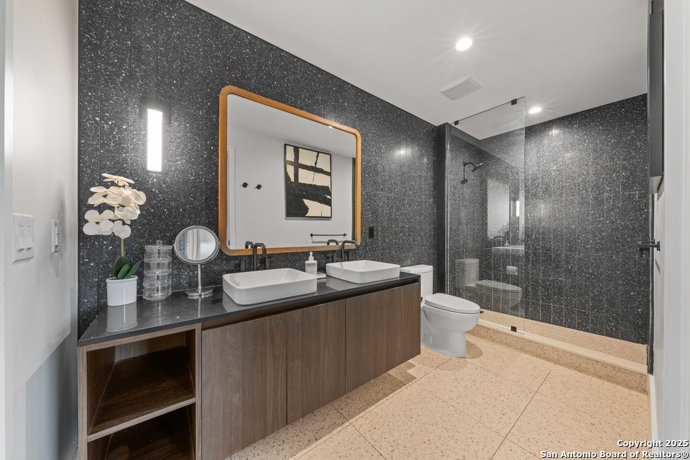 48 East Ave 2610