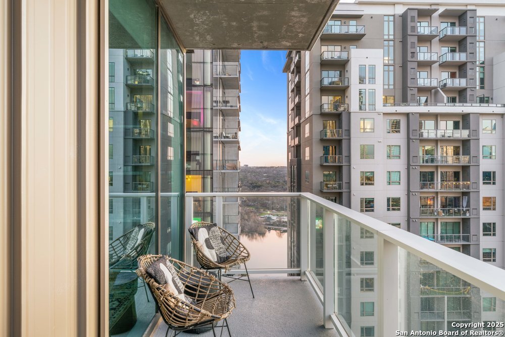 48 East Ave 2610
