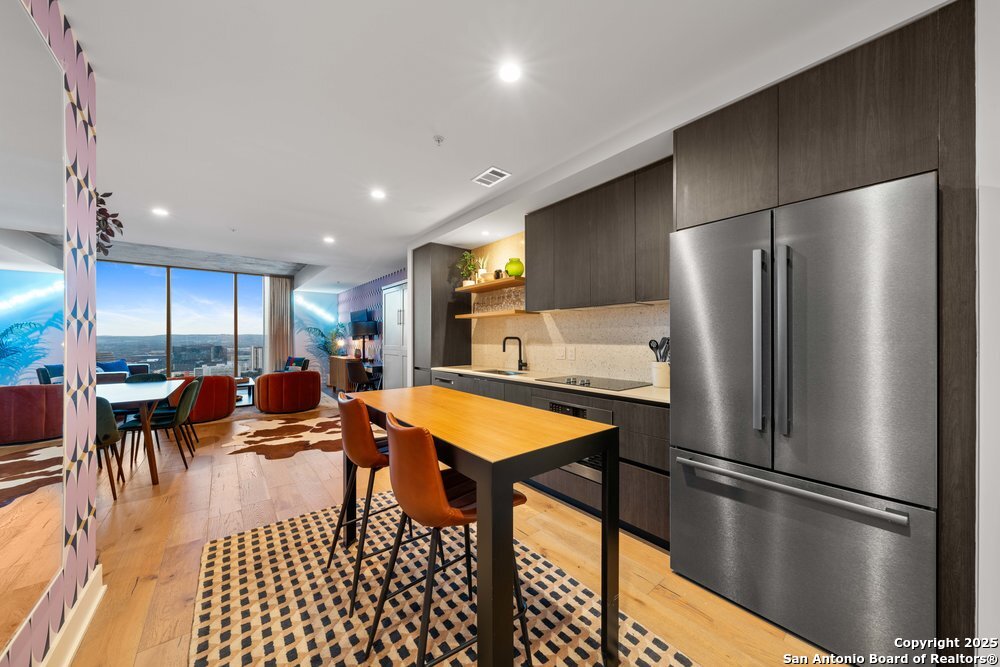 48 East Ave 2610