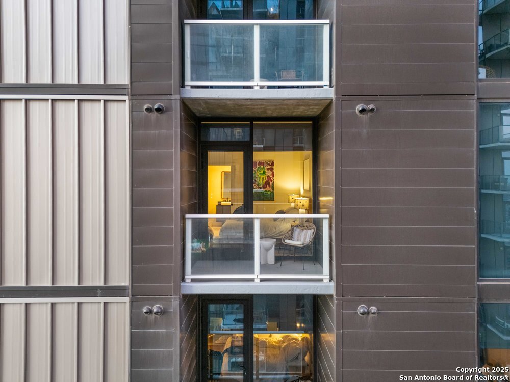 48 East Ave 2610