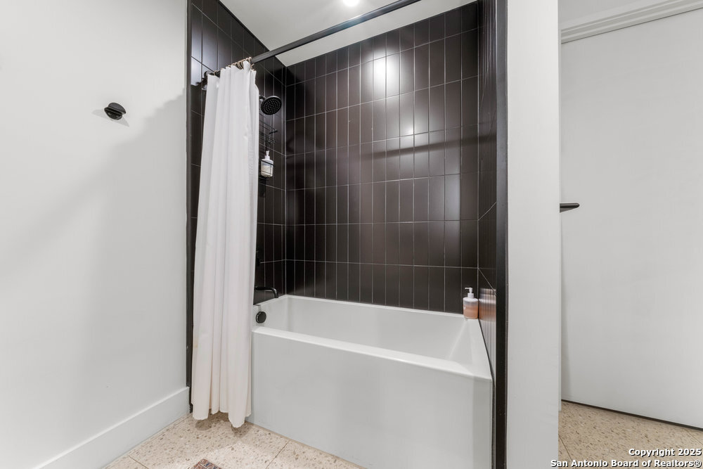 48 East Ave 2610