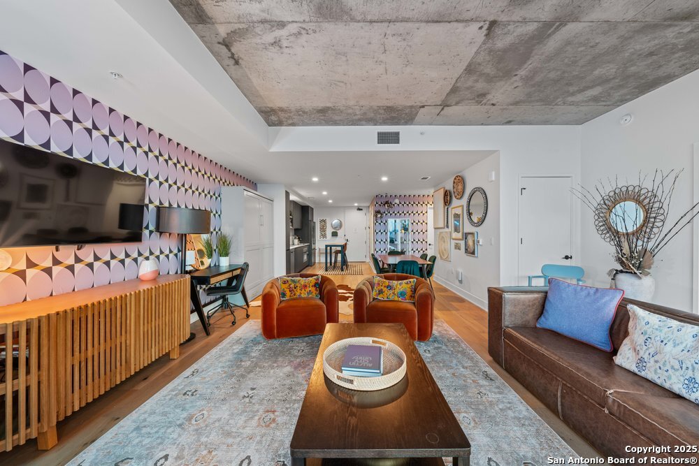48 East Ave 2610