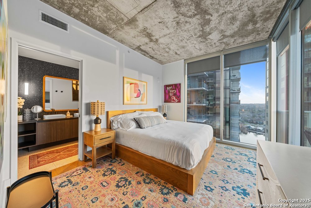 48 East Ave 2610