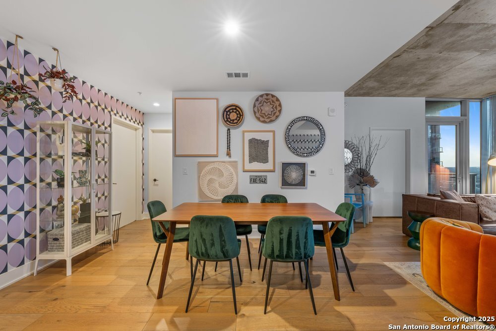 48 East Ave 2610