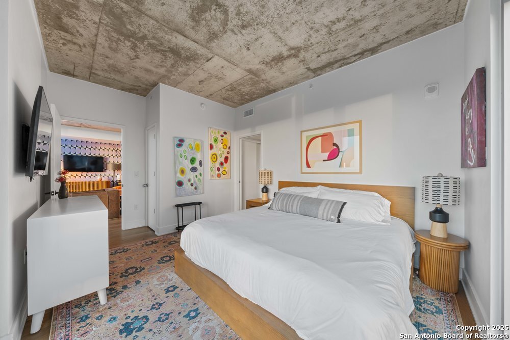 48 East Ave 2610