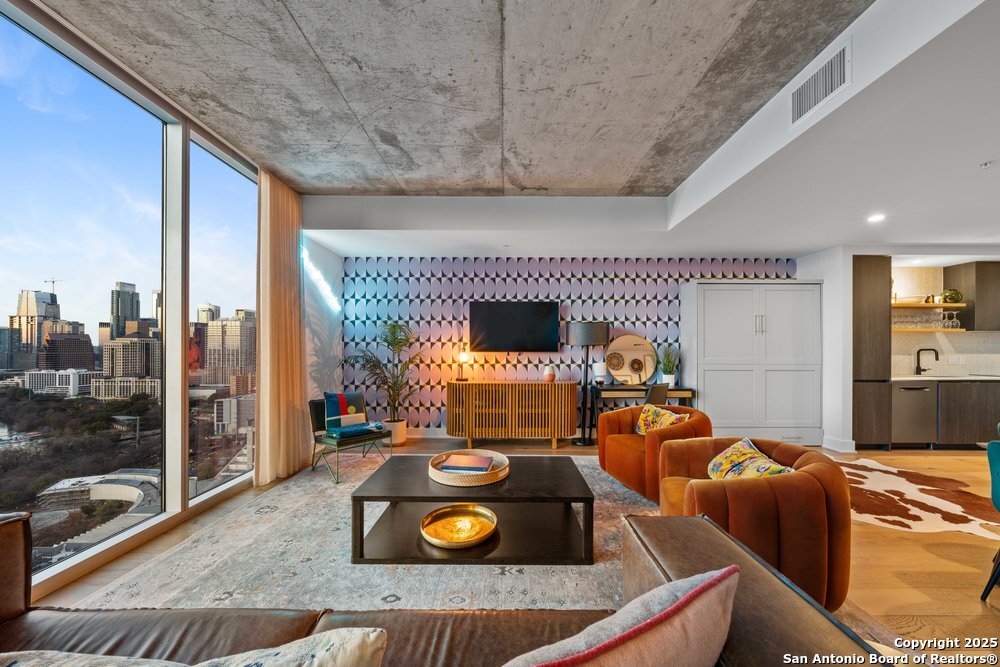 48 East Ave 2610