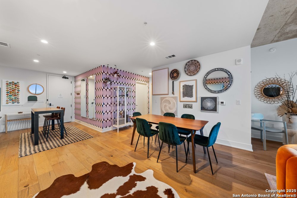 48 East Ave 2610