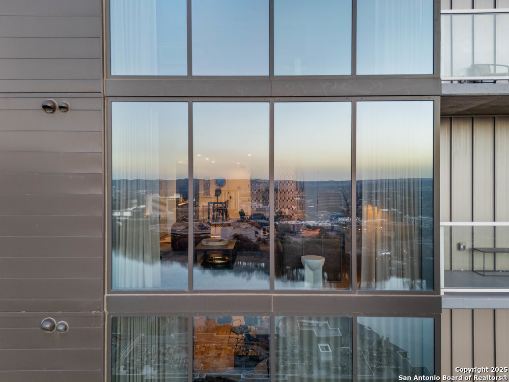 48 East Ave 2610