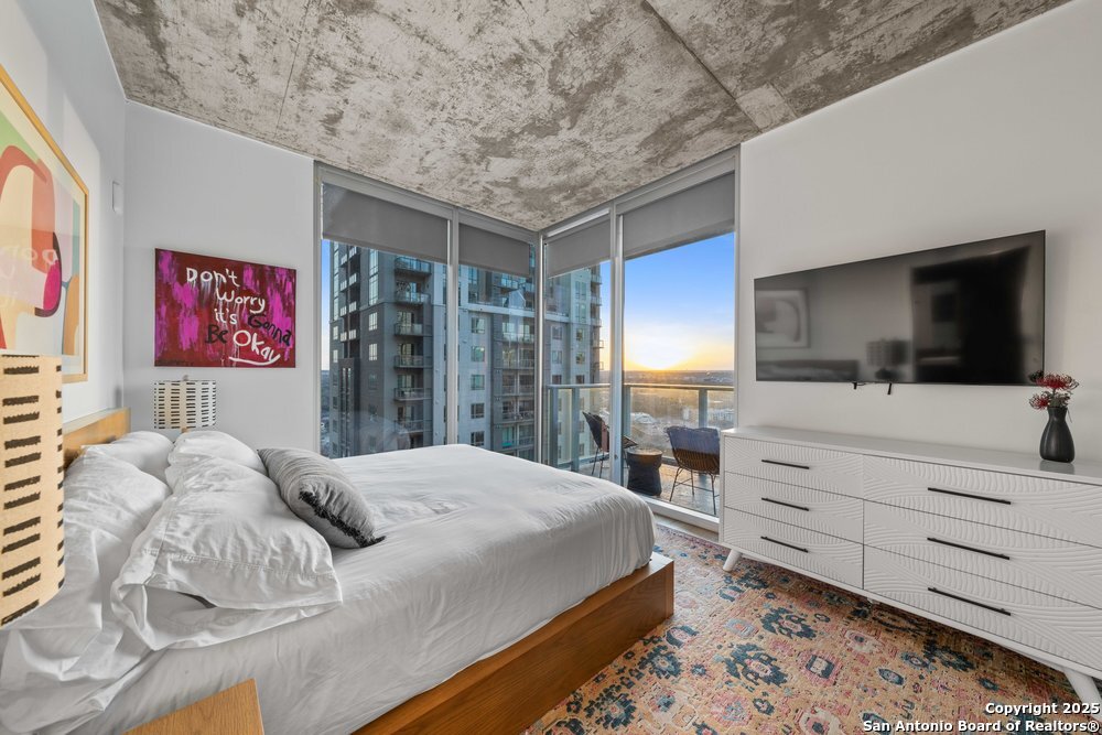 48 East Ave 2610