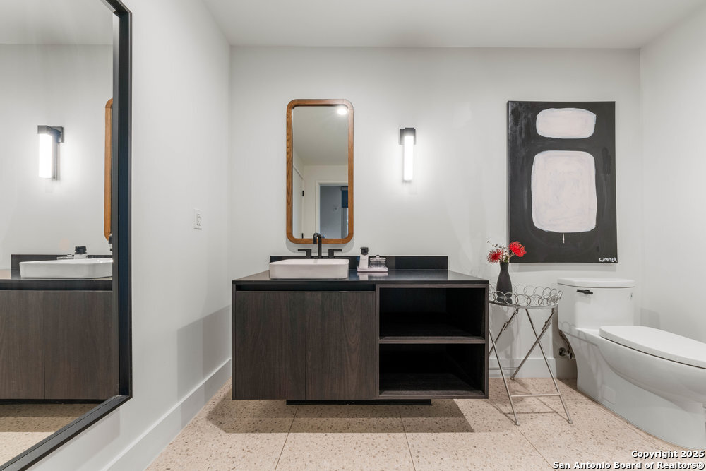 48 East Ave 2610