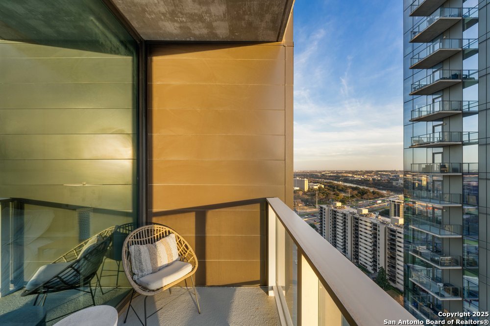 48 East Ave 2610