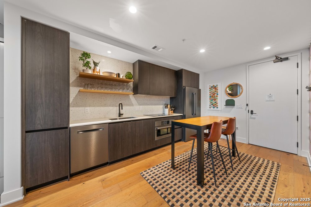 48 East Ave 2610