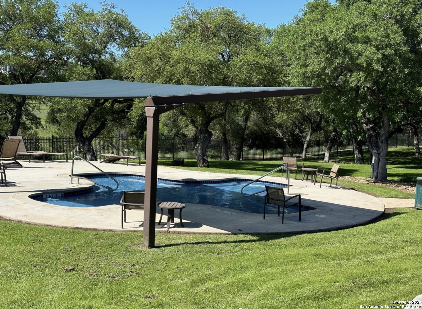 817 OAK BLUFF TRL