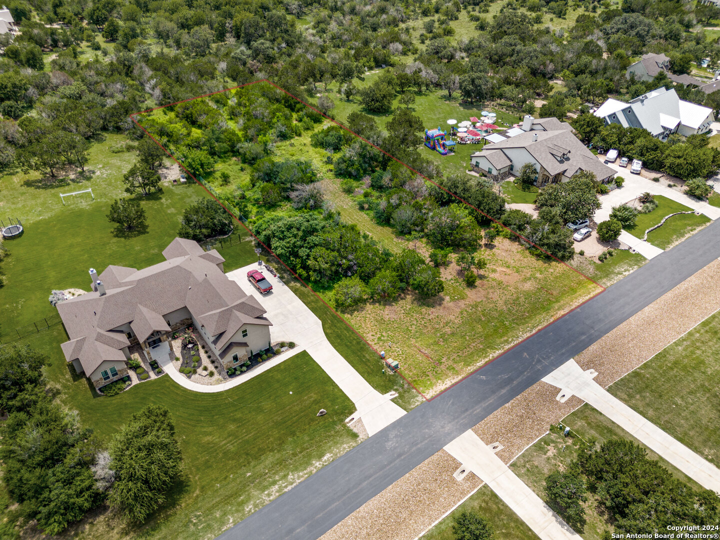 817 OAK BLUFF TRL
