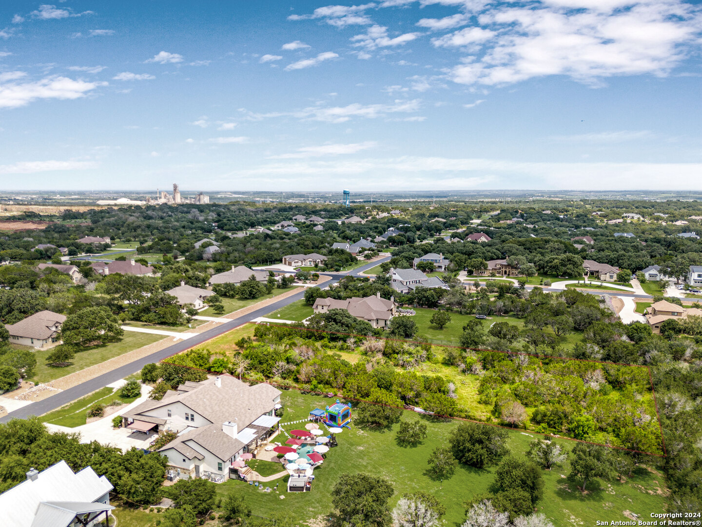 817 OAK BLUFF TRL