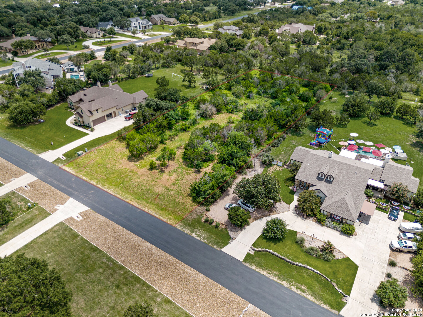 817 OAK BLUFF TRL