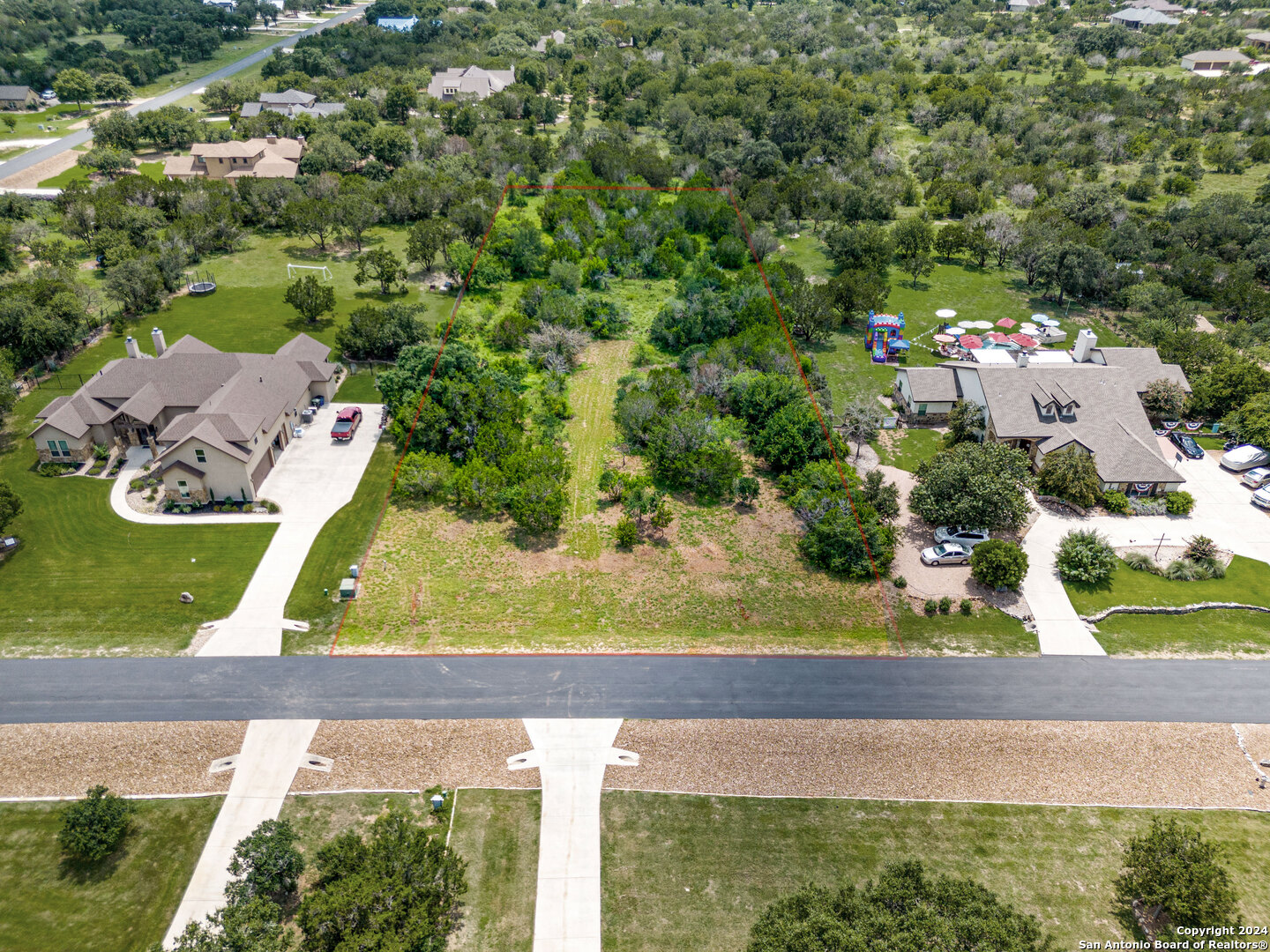 817 OAK BLUFF TRL