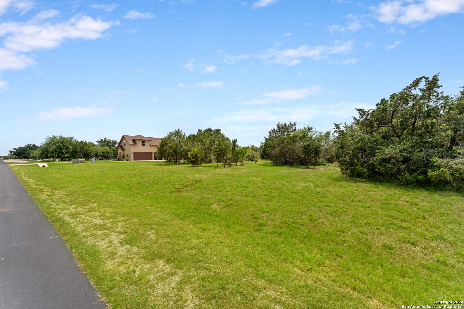 817 OAK BLUFF TRL