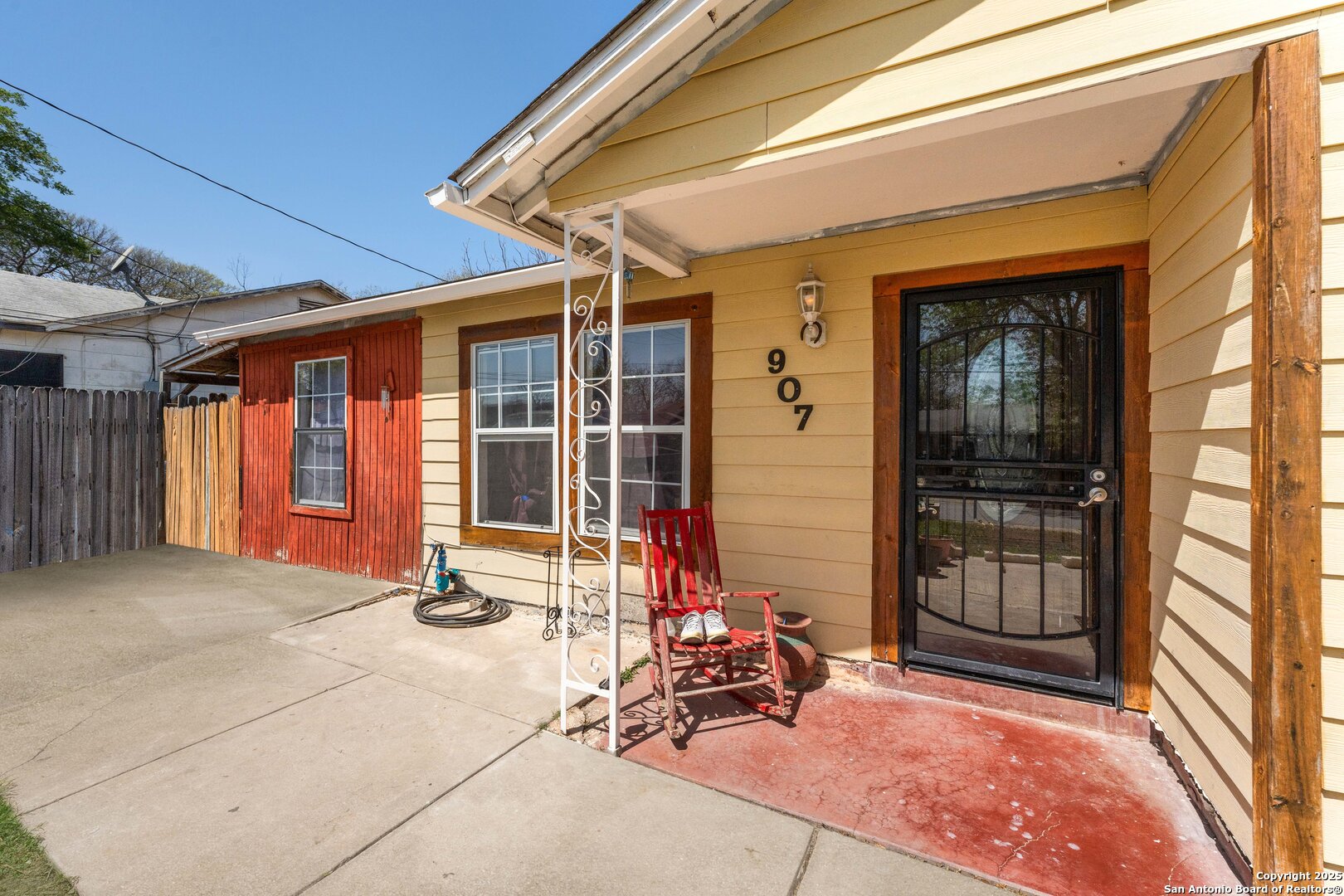 907 Overhill Drive