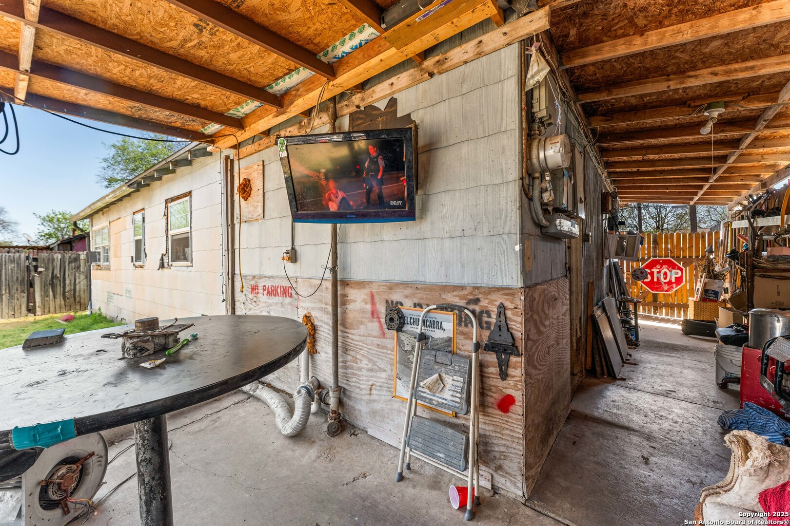 907 Overhill Drive
