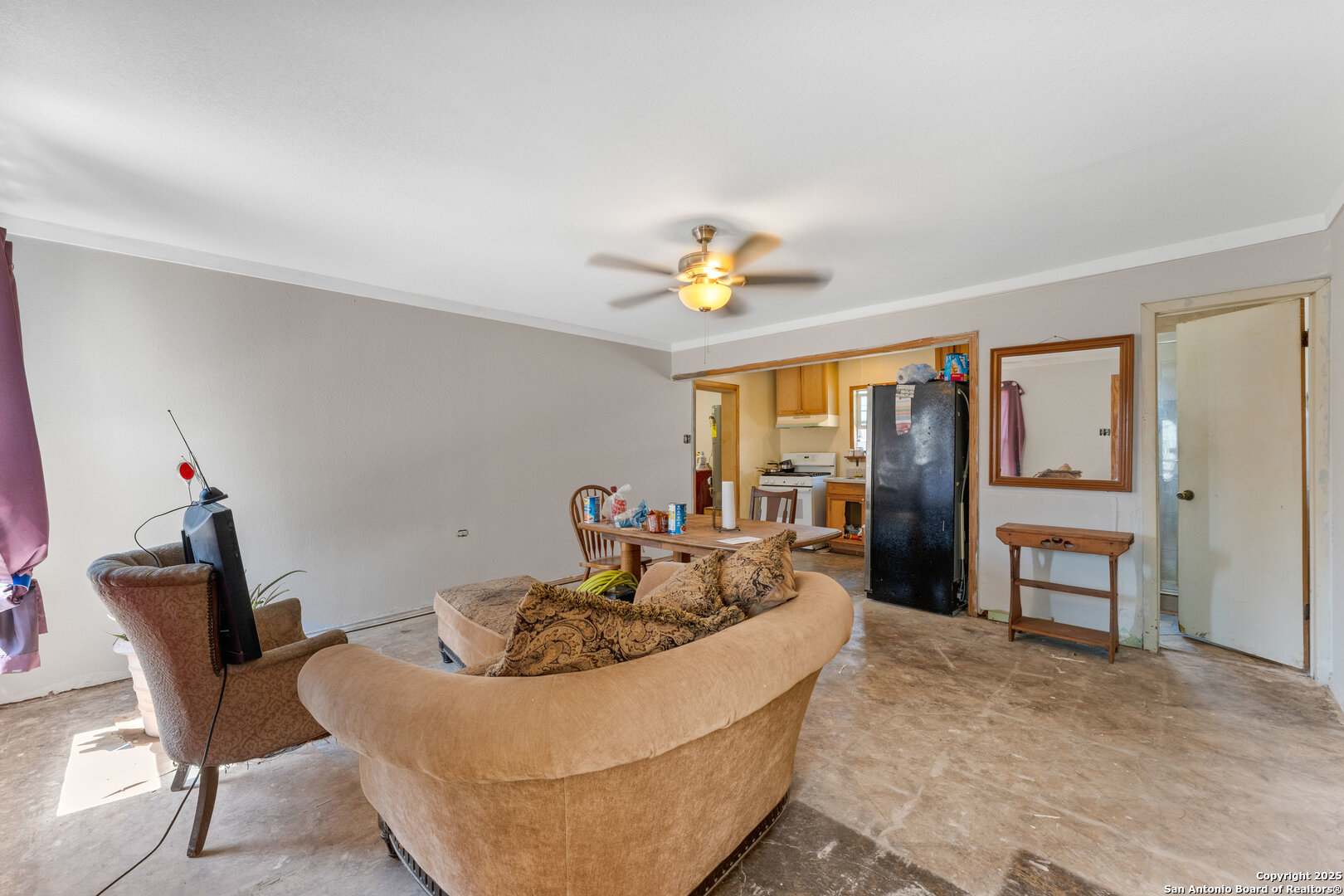907 Overhill Drive