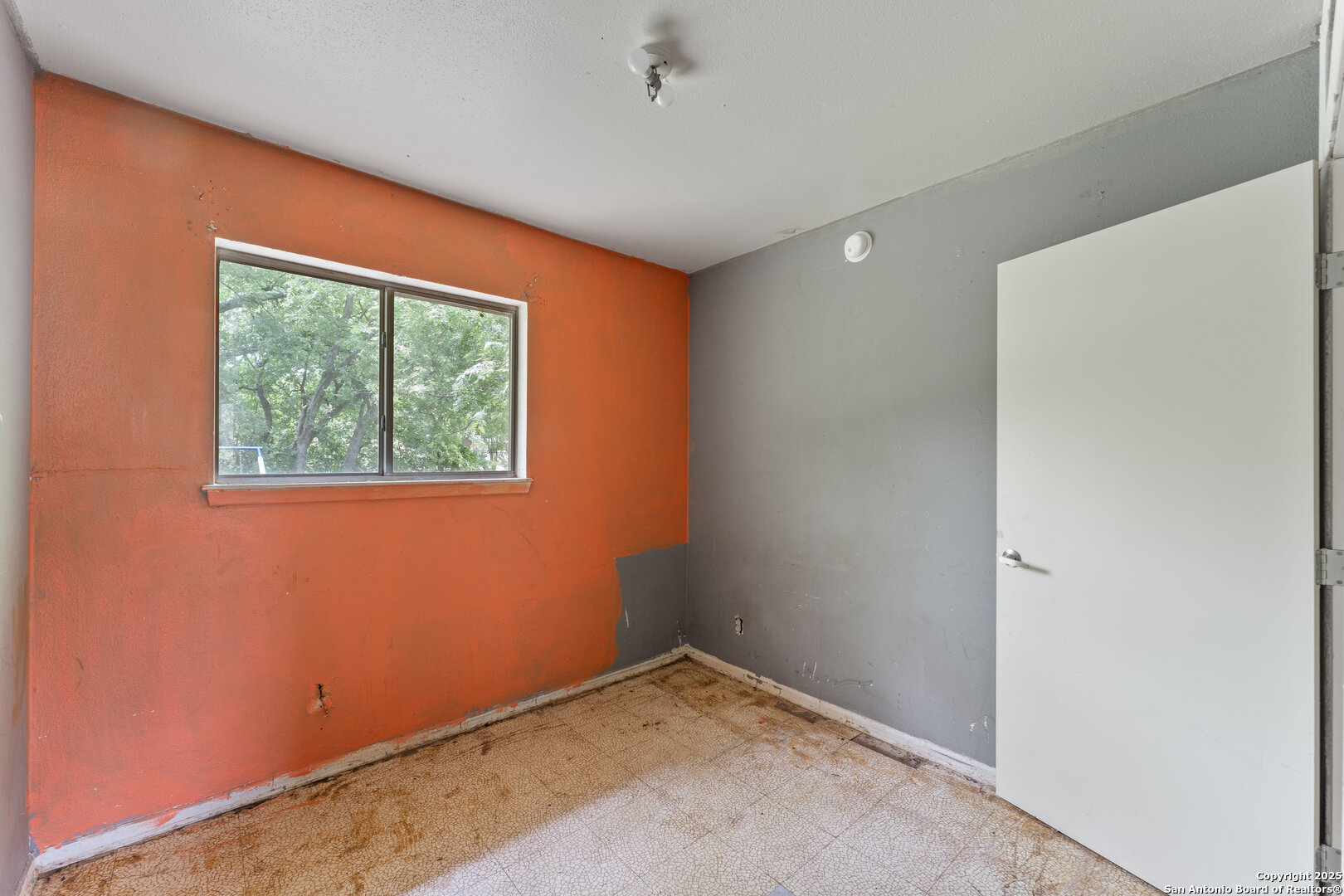 910 Crestfield
