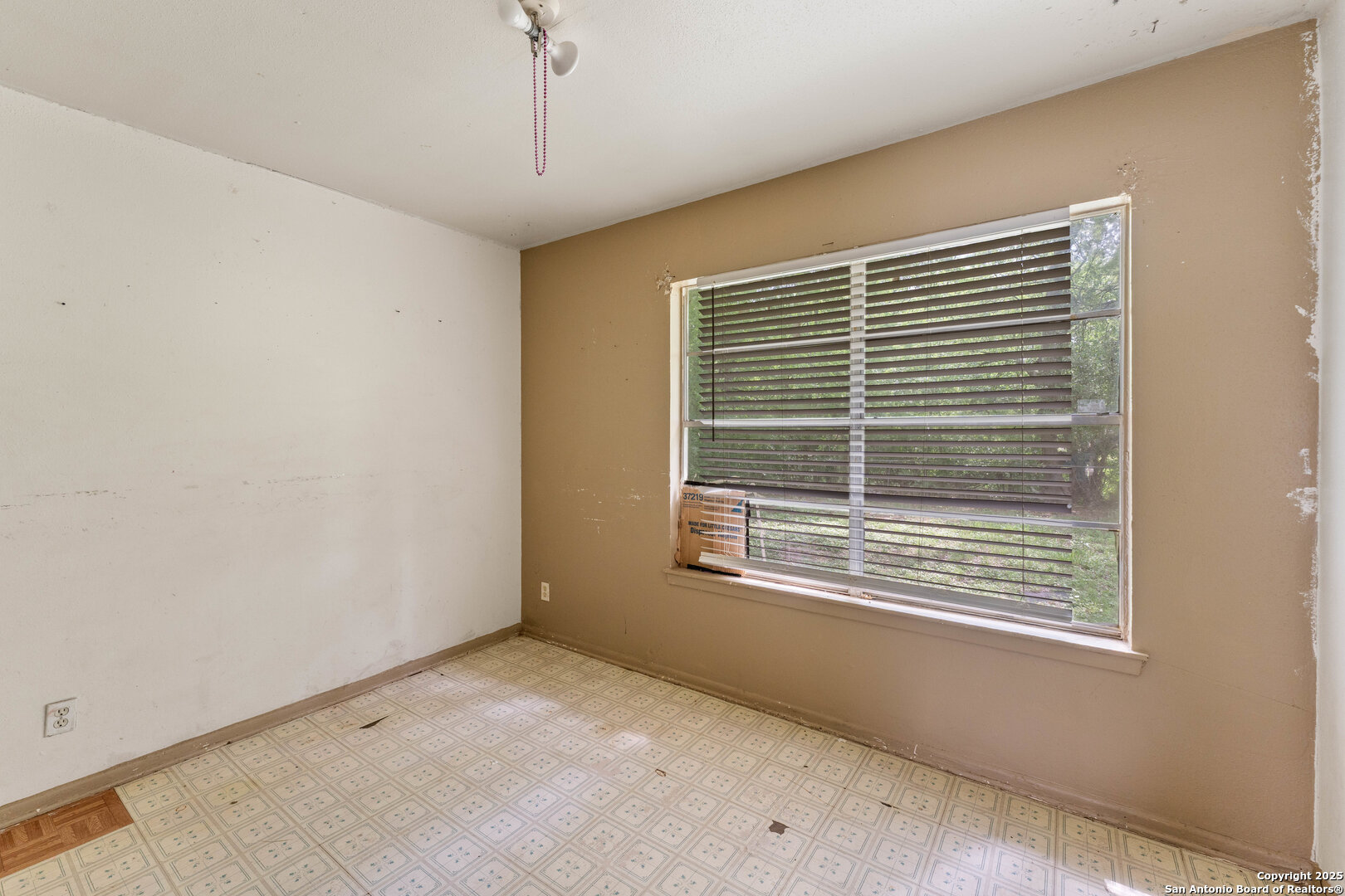 910 Crestfield