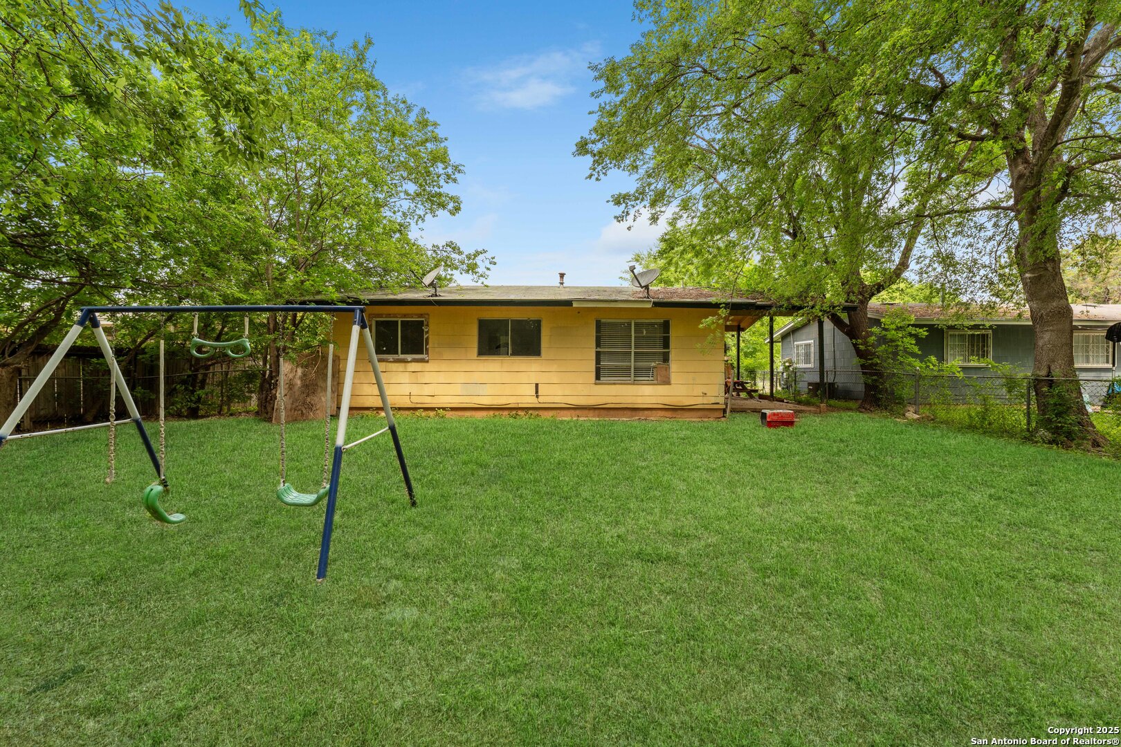 910 Crestfield