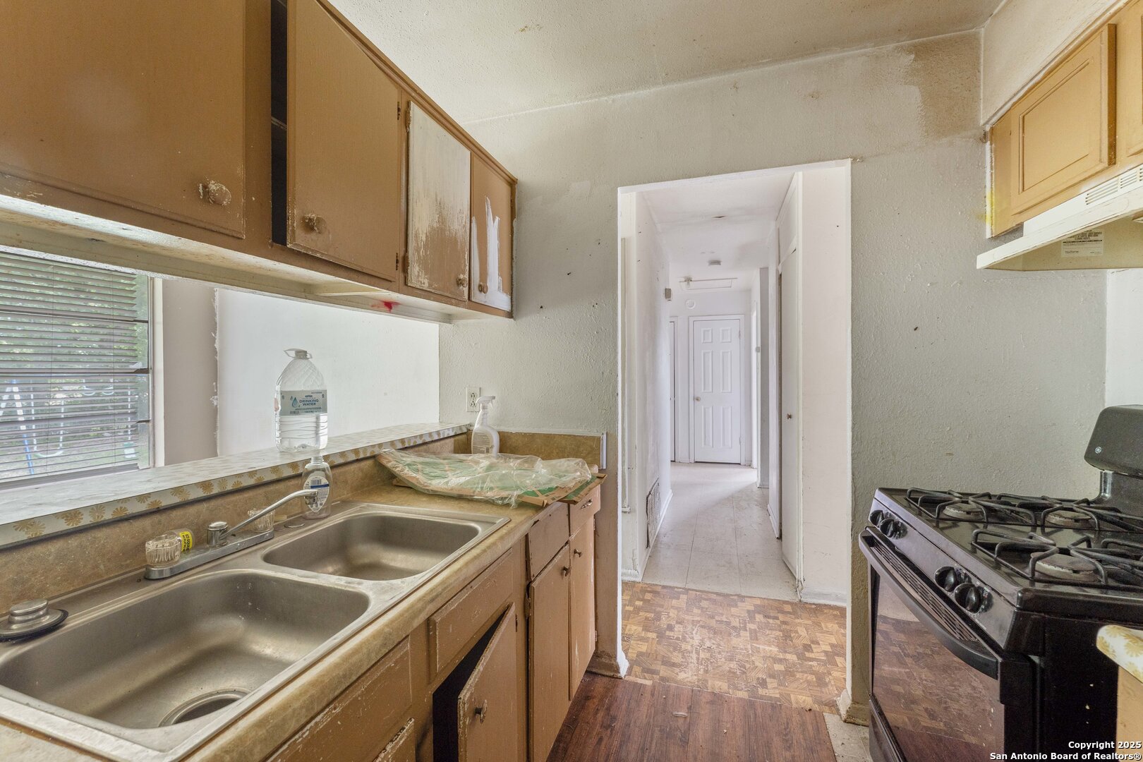 910 Crestfield