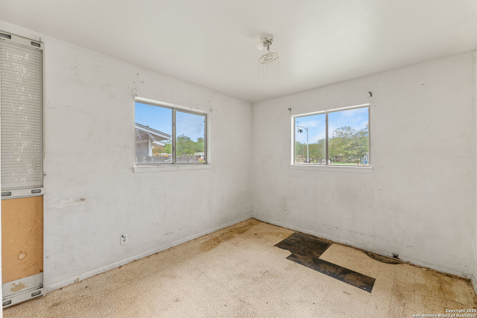 910 Crestfield