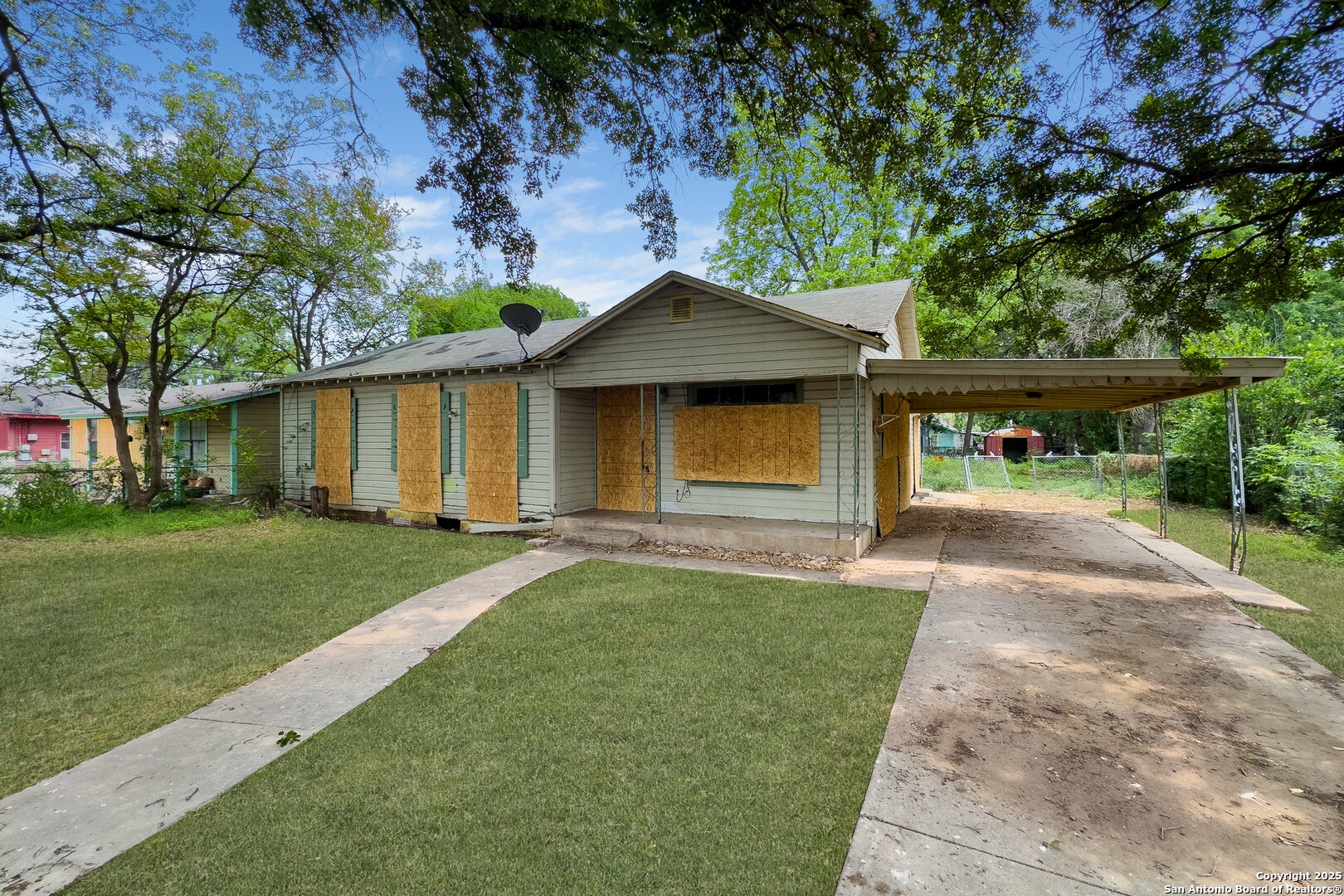 915 W Hutchins pl