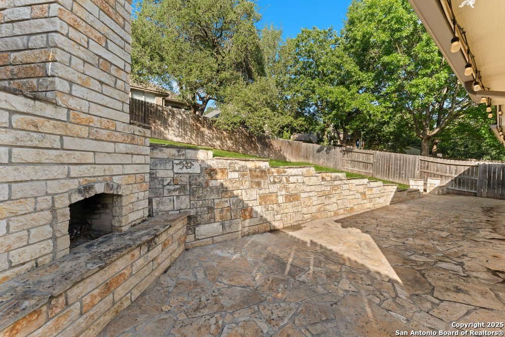 6127 Oakwood