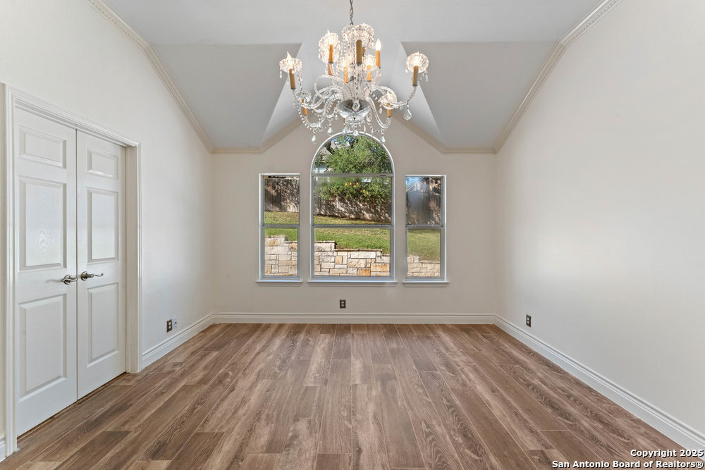 6127 Oakwood