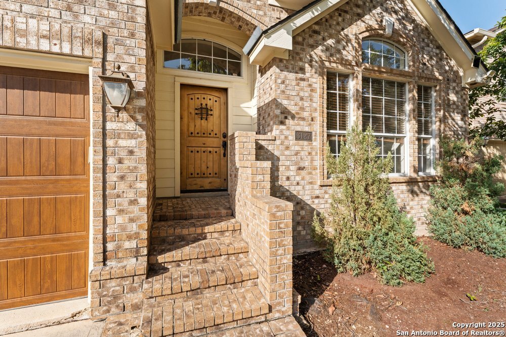 6127 Oakwood