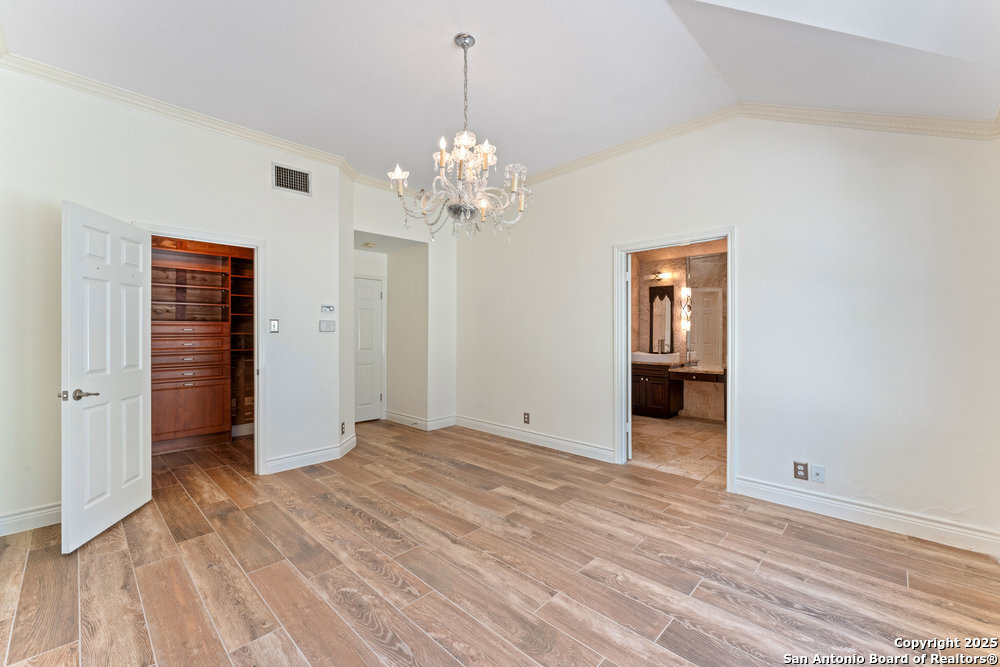 6127 Oakwood