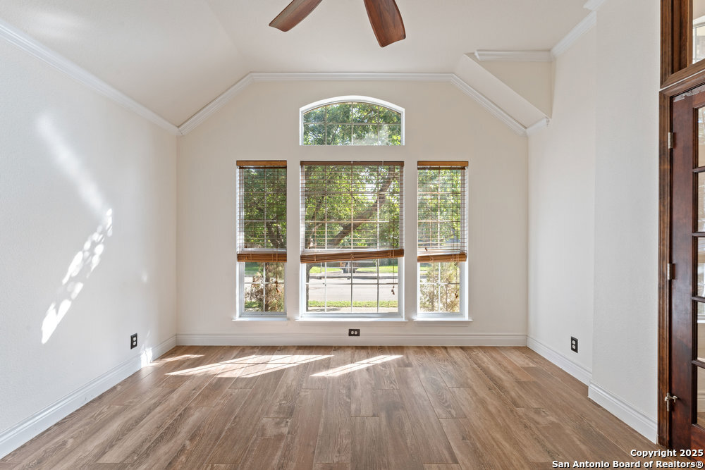 6127 Oakwood