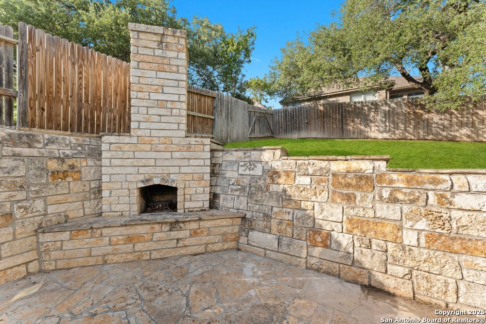 6127 Oakwood