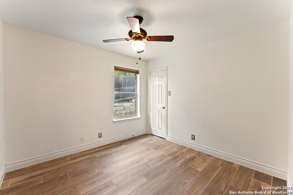 6127 Oakwood
