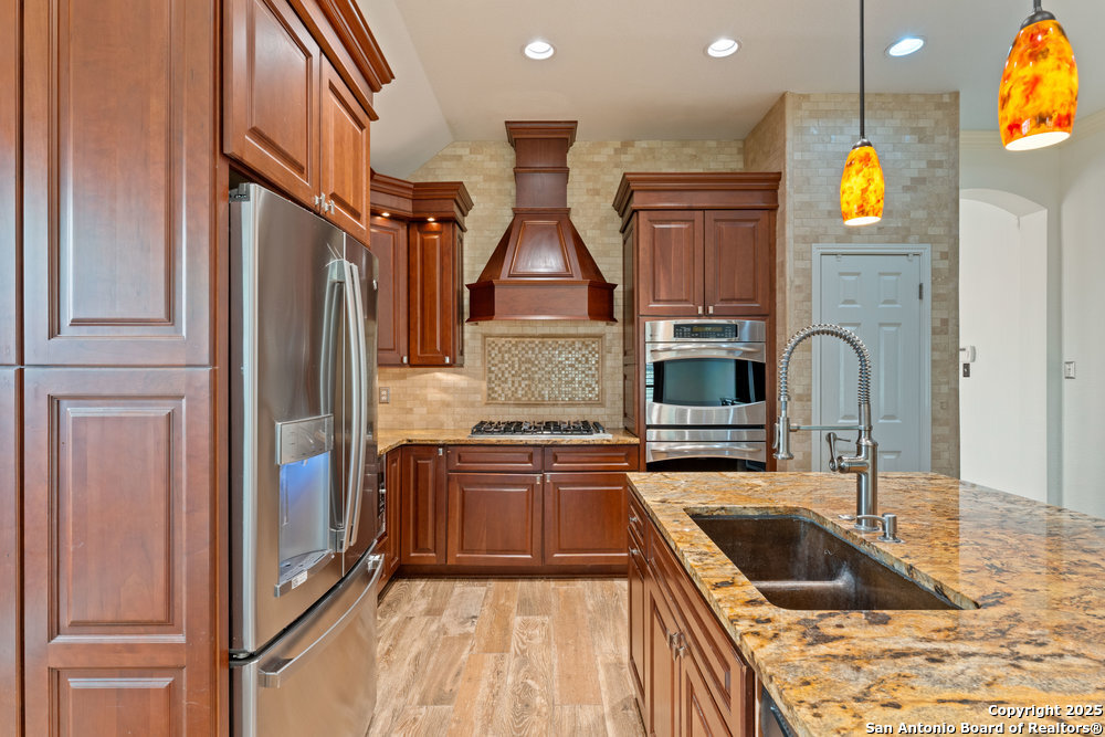 6127 Oakwood