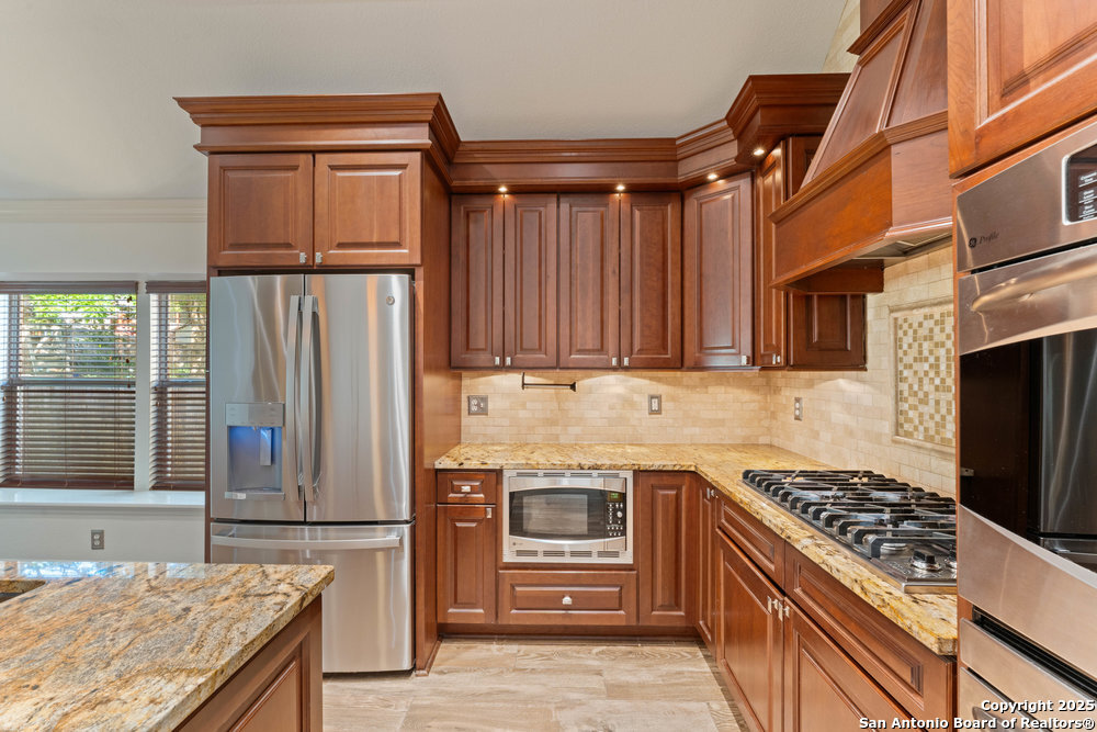 6127 Oakwood