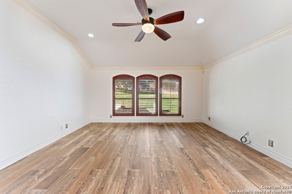 6127 Oakwood