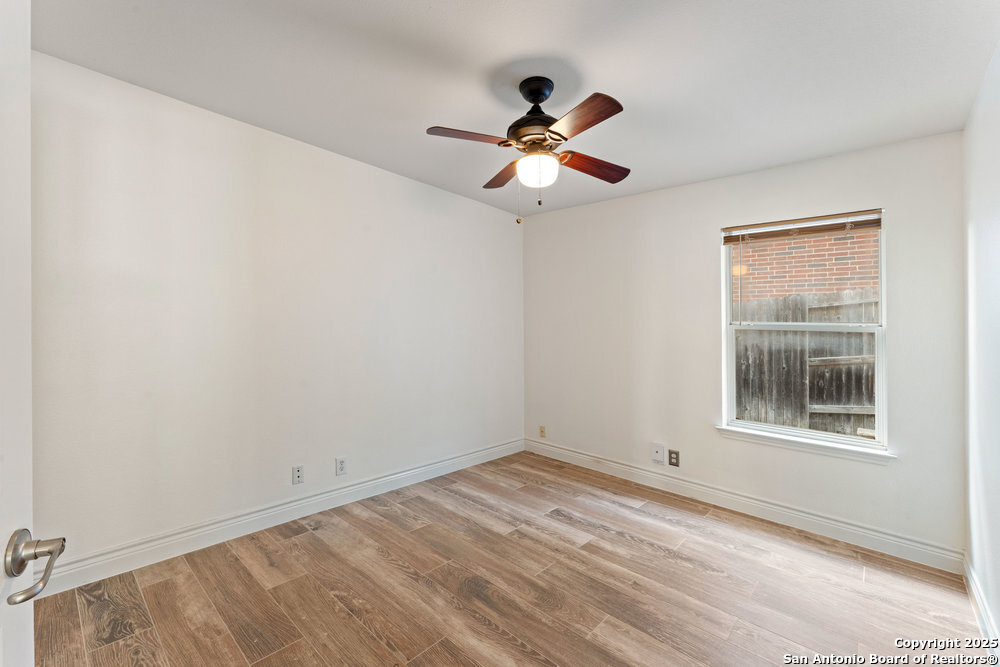 6127 Oakwood