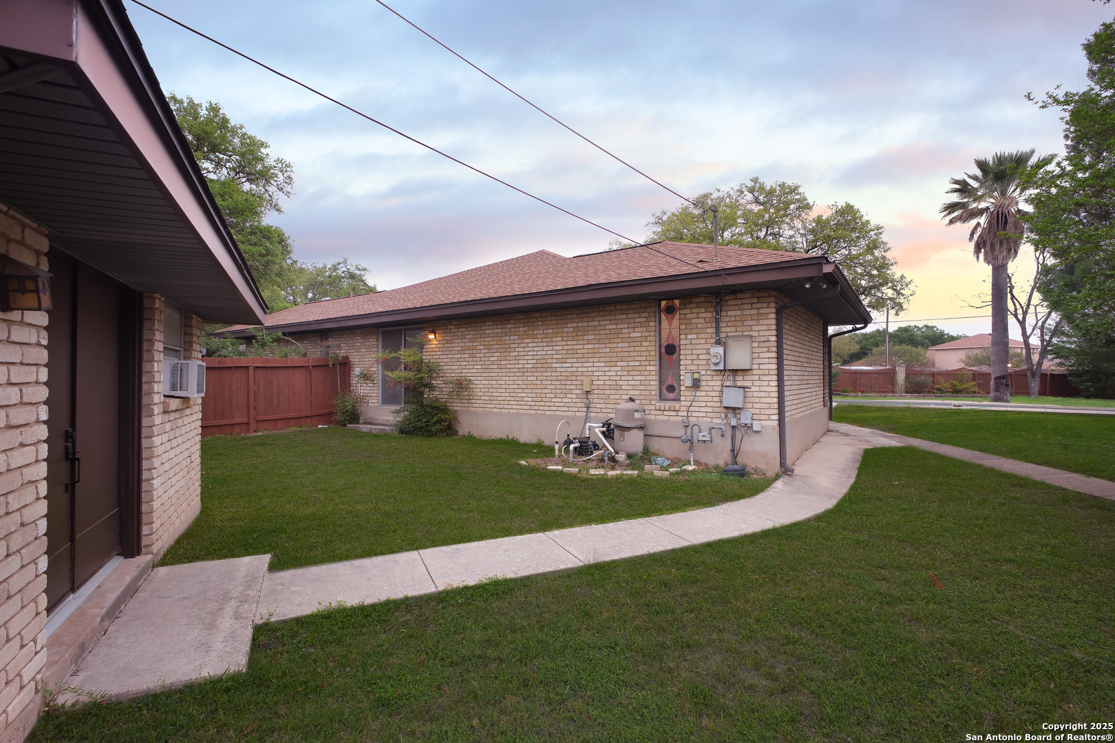 714 Moorside