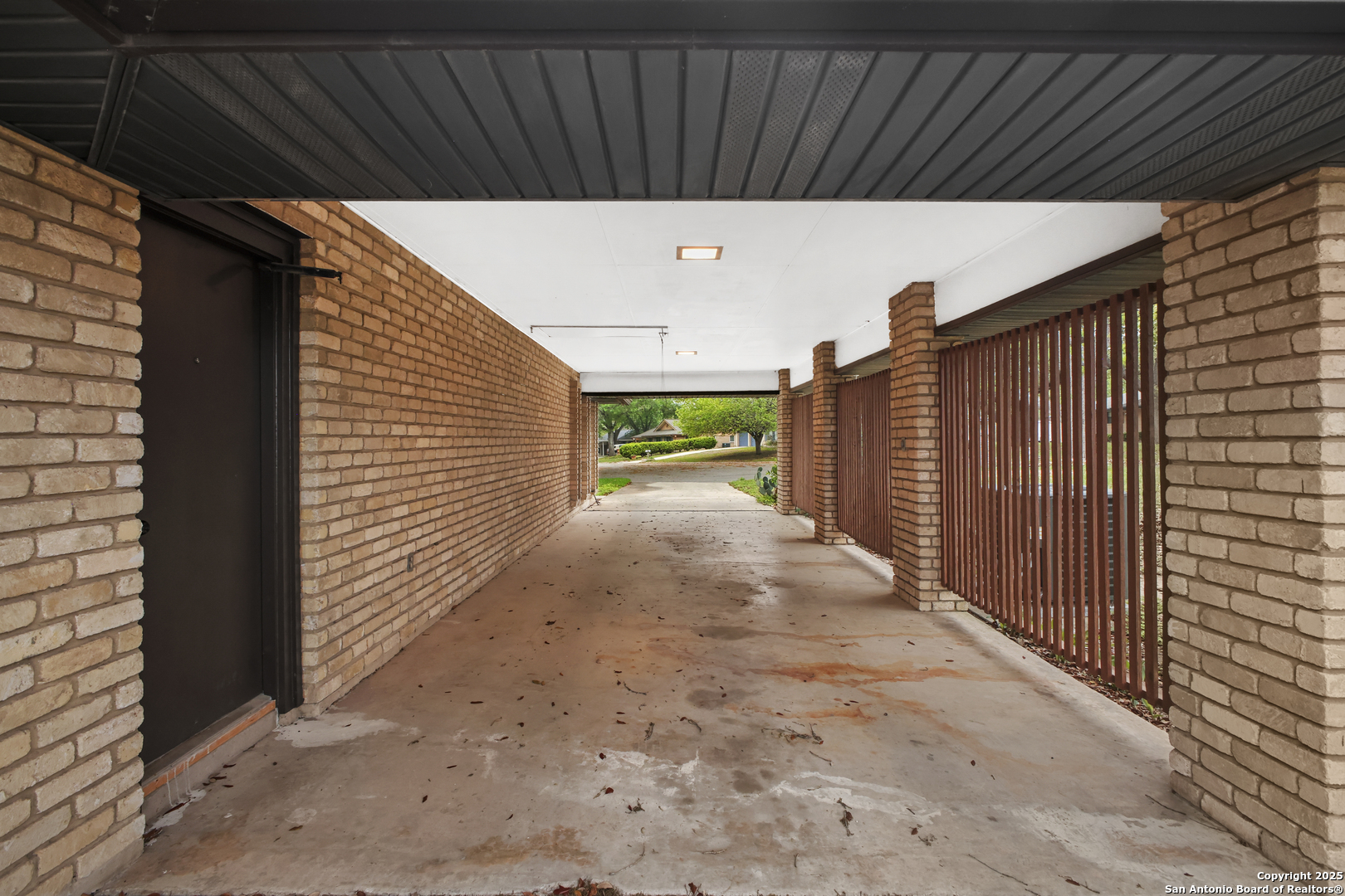 714 Moorside